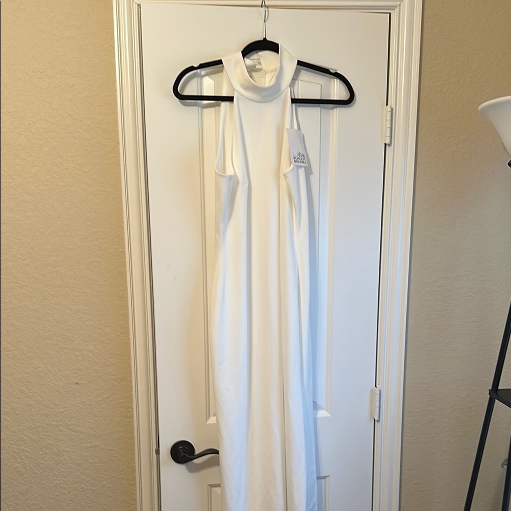 Elegant White Sleeveless Dress